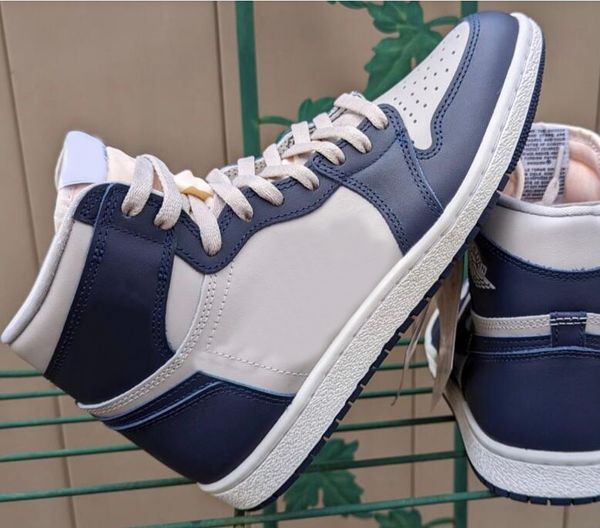 1 high 85 georgetown men basketball shoes 1s college navy summit white-tech grey womens outdoor sneakers sports bq4422-400 with box
1 high 85 georgetown men basketball shoes 1s college navy summit white-tech grey womens outdoor sneakers sports bq4422-400 with box