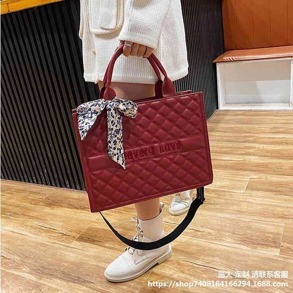 2022 factory wholesale new texture lingge large bride red fashionable high-capacity tote bag for wedding
2022 factory wholesale new texture lingge large bride red fashionable high-capacity tote bag for wedding
