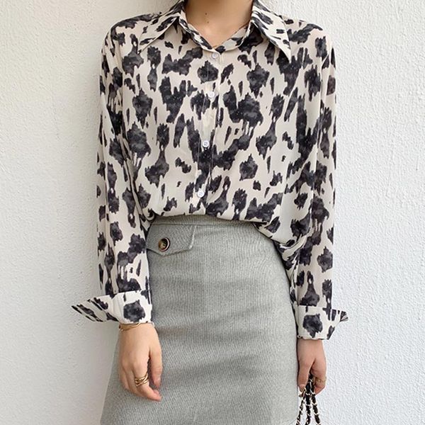 2021 autumn women vintage leopard print chiffon blouse turn-down collar office lady elegance oversize shirt long sleeve chic top, White
2021 autumn women vintage leopard print chiffon blouse turn-down collar office lady elegance oversize shirt long sleeve chic top, White