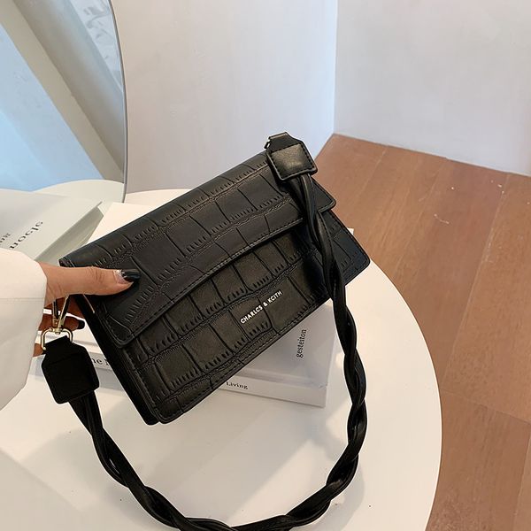 bag new summer handbags one-shoulder 2020 messenger retro net red trendy small fashion portable square fhfhf
bag new summer handbags one-shoulder 2020 messenger retro net red trendy small fashion portable square fhfhf