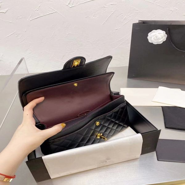 2021 classic flap lusso borsa big brand moda borsa caviale pelle cintura cf clutch portafoglio da donna francia borse a tracolla fanny pack
2021 classic flap lusso borsa big brand moda borsa caviale pelle cintura cf clutch portafoglio da donna francia borse a tracolla fanny pack