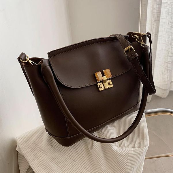 vintage fashion female tote bag 2021 new pu leather women designer handbag high capacity shoulder messenger bag
vintage fashion female tote bag 2021 new pu leather women designer handbag high capacity shoulder messenger bag