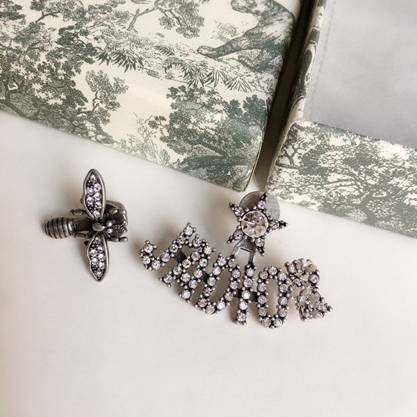 design jewelry shidifei letter inlaid diamond asymmetric bee 925 silver needle female earrings, Golden
design jewelry shidifei letter inlaid diamond asymmetric bee 925 silver needle female earrings, Golden