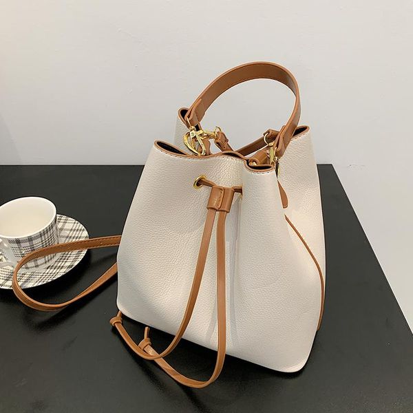 shoulder bags niche design high-end 2021 fashionable women's messenger bag handbag bucket width: 24cm
shoulder bags niche design high-end 2021 fashionable women's messenger bag handbag bucket width: 24cm