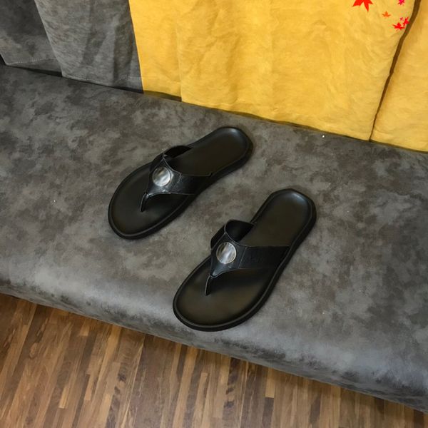 2021 slipper designer slide summer sandals fashion men beach indoor flat flip flops leather luxurys shoes mens slippers with box size 39-45, Black
2021 slipper designer slide summer sandals fashion men beach indoor flat flip flops leather luxurys shoes mens slippers with box size 39-45, Black
