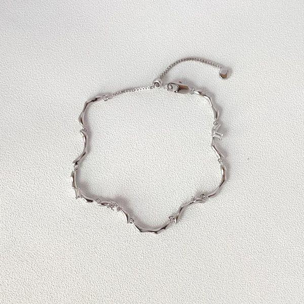 charm bracelets wave pattern bracelet design accessories hand ornaments cold wind simple female fashion jewelry, Golden;silver
charm bracelets wave pattern bracelet design accessories hand ornaments cold wind simple female fashion jewelry, Golden;silver