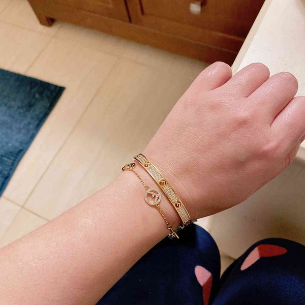 fanjia bracelet women's fashion niche design simple cool high-level double letter hand decoration fine jewelry sale sdtk, Golden;silver
fanjia bracelet women's fashion niche design simple cool high-level double letter hand decoration fine jewelry sale sdtk, Golden;silver