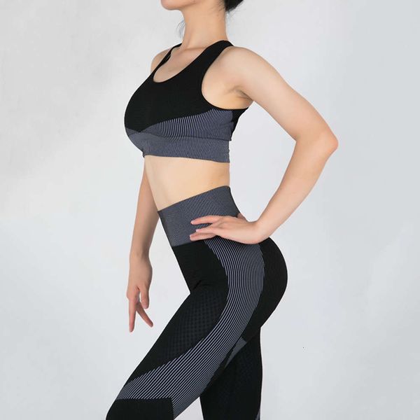 seamless yoga suit women's autumn and winter hip lifting tight running fitness bra pants 2-piece set, Gray
seamless yoga suit women's autumn and winter hip lifting tight running fitness bra pants 2-piece set, Gray