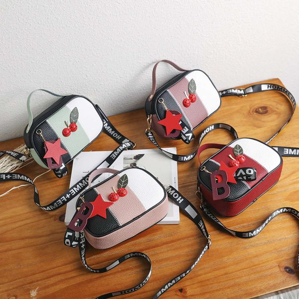 autumn and winter 2021 women's korean litchi pattern camera cherry decoration classic versatile mobile phone bag
autumn and winter 2021 women's korean litchi pattern camera cherry decoration classic versatile mobile phone bag