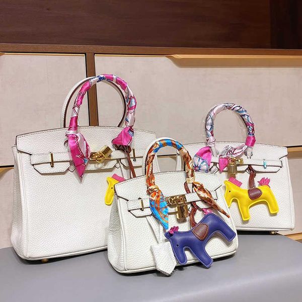 bag handbag lady bag famous brand design genuine leather goddess quality shoulder delivery silk scarf various colors
bag handbag lady bag famous brand design genuine leather goddess quality shoulder delivery silk scarf various colors