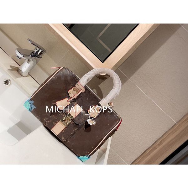 luxury designer bags worldwide wholesale women's classic luxury leather shoulder bags handbags
luxury designer bags worldwide wholesale women's classic luxury leather shoulder bags handbags
