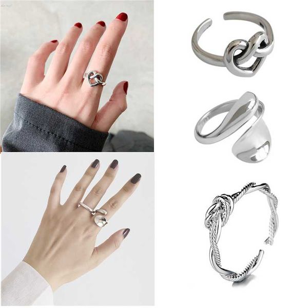 cluster rings 2021 korea fashion twisted love heart finger ring for women girl metal silver color geometric jewelry minimalist bijoux, Golden;silver
cluster rings 2021 korea fashion twisted love heart finger ring for women girl metal silver color geometric jewelry minimalist bijoux, Golden;silver