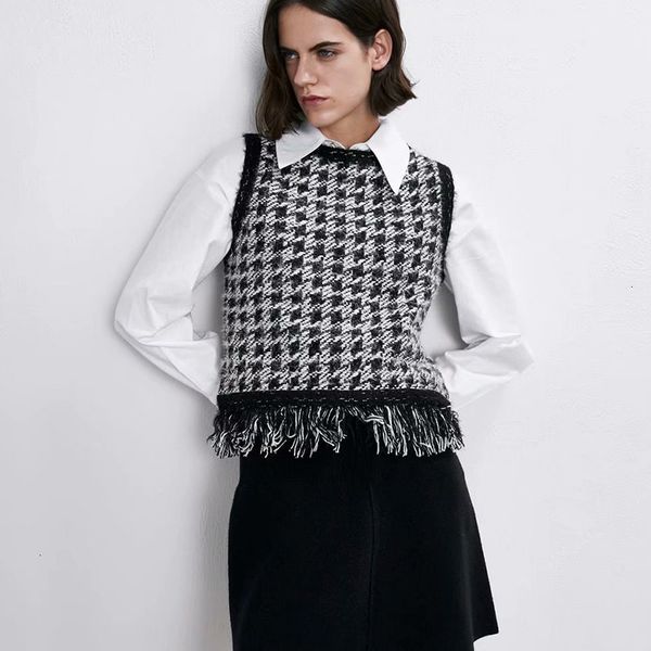 2021 autumn winter women tassel new plaid pullovers warm sleeveless o-neck vintage lady sweater vest u17l, Black;white
2021 autumn winter women tassel new plaid pullovers warm sleeveless o-neck vintage lady sweater vest u17l, Black;white