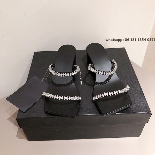 fashionable wide sandals casual brand flat comfortable women's slippers are size 35-40, Black
fashionable wide sandals casual brand flat comfortable women's slippers are size 35-40, Black