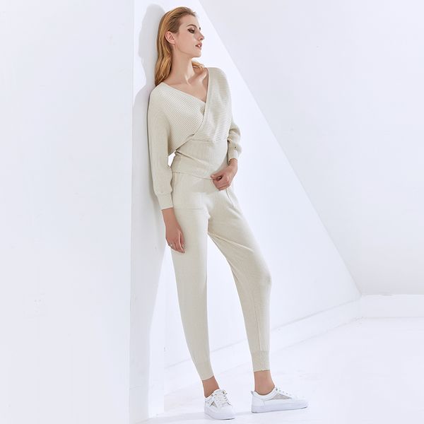 knitted casual two piece set for women v neck long sleeve loose pants minimalist sets female 2021 autumn tide, White
knitted casual two piece set for women v neck long sleeve loose pants minimalist sets female 2021 autumn tide, White