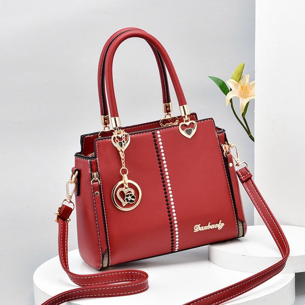 handbag women's bag 2021 spring and summer large capacity easy to carry single shoulder messenger, Black;red
handbag women's bag 2021 spring and summer large capacity easy to carry single shoulder messenger, Black;red