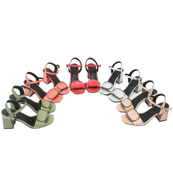 sandals 2021 women's shoes spring and summer solid color one line electroplating thick heel square with metal decoration, Black
sandals 2021 women's shoes spring and summer solid color one line electroplating thick heel square with metal decoration, Black