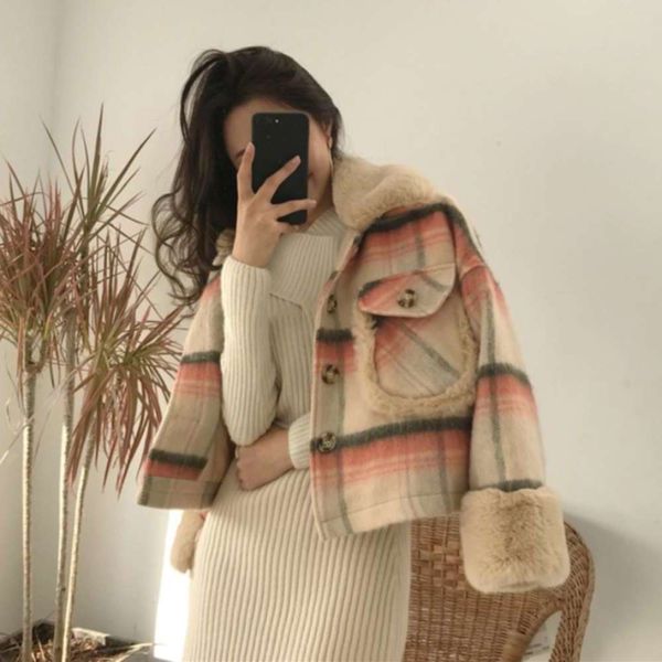 2021autumn and winter loose plaid lapel student short small versatile woolen thickened tweed coat lady, Black
2021autumn and winter loose plaid lapel student short small versatile woolen thickened tweed coat lady, Black