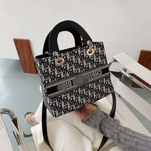 minority design women's portable small 2021 new trendy korean princess of wales texture one shoulder messenger bag
minority design women's portable small 2021 new trendy korean princess of wales texture one shoulder messenger bag