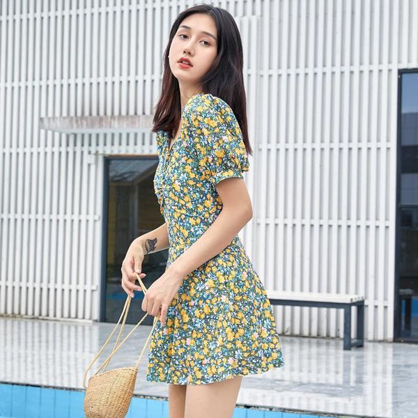 one-piece suits floral print monokini 2021 swimming skirt puff sleeve trikini swimwear push up pleated beach bathing suit
one-piece suits floral print monokini 2021 swimming skirt puff sleeve trikini swimwear push up pleated beach bathing suit