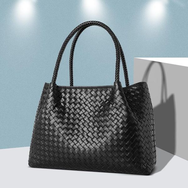 new head leather hand woven women's bag women's bag leather portable one shoulder leisure
new head leather hand woven women's bag women's bag leather portable one shoulder leisure
