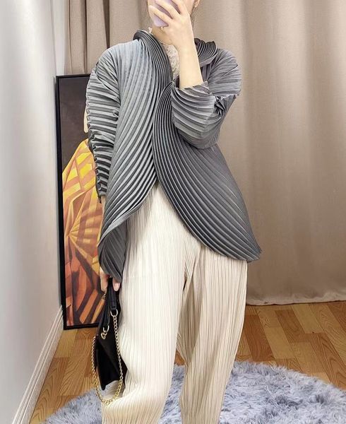 2021 spring new cardigan jacket miyak folds big fashion, loose, large size, thin thin, outside women's tied-up game glom, Black;brown
2021 spring new cardigan jacket miyak folds big fashion, loose, large size, thin thin, outside women's tied-up game glom, Black;brown
