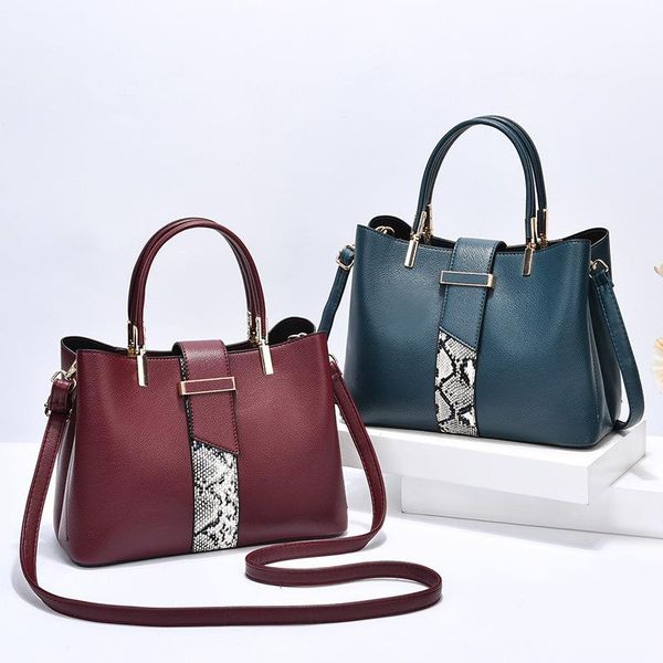 evening bags 2021 women handbag luxury designer snakeskin pattern black single shoulder bag middle-aged messenger
evening bags 2021 women handbag luxury designer snakeskin pattern black single shoulder bag middle-aged messenger