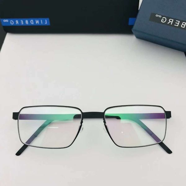 linde wearing comfortable pure titanium full glasses frame ultra light business box 9718 men's, White;black
linde wearing comfortable pure titanium full glasses frame ultra light business box 9718 men's, White;black
