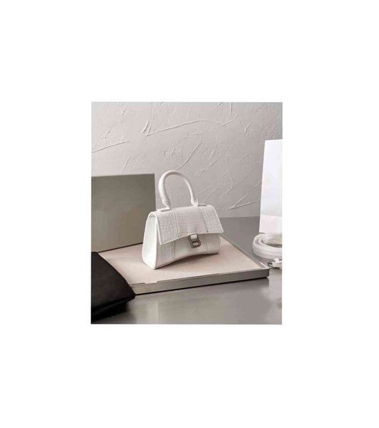 2021 men's and women's same super mini hourglass bag month tooth girl one shoulder cross carry cute versatile leisure hand handbag 
2021 men's and women's same super mini hourglass bag month tooth girl one shoulder cross carry cute versatile leisure hand handbag