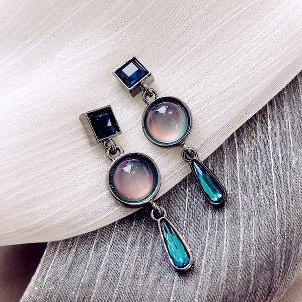 dangle & chandelier charming blue square crystal teardrop earrings for women vintage resin drop stud fashion jewelry 2021 wholesale d440, Silver
dangle & chandelier charming blue square crystal teardrop earrings for women vintage resin drop stud fashion jewelry 2021 wholesale d440, Silver