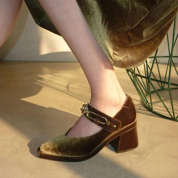 dress shoes 2021 spring velvet mary janes woman luxury designer chunky heels chains women pumps vintage ladies high party, Black
dress shoes 2021 spring velvet mary janes woman luxury designer chunky heels chains women pumps vintage ladies high party, Black