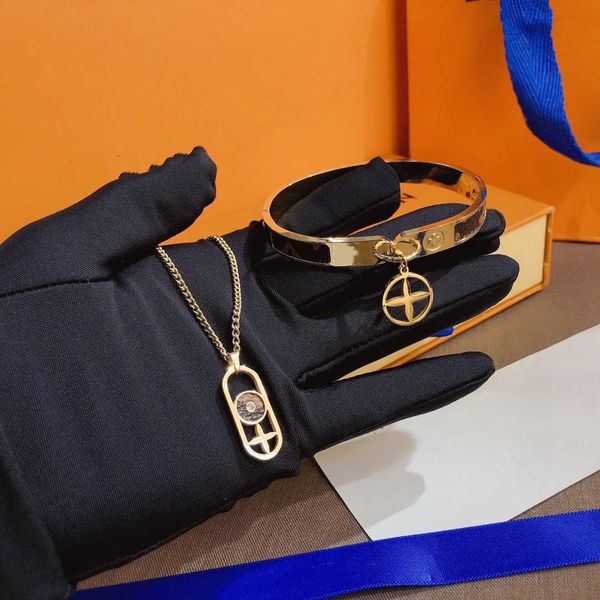 women love bracelet bangles men luxury designer jewelry titanium steel couple simple fashion custom cuff bracelets with box, Black
women love bracelet bangles men luxury designer jewelry titanium steel couple simple fashion custom cuff bracelets with box, Black
