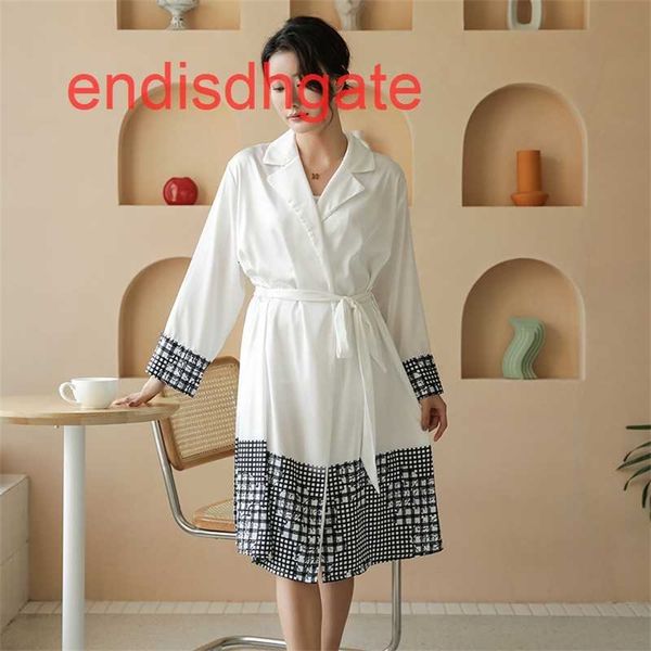 factory8szopajamas women autumn and winter new silk girls printed long sleeve robe bathrobe housewear, Black;white
factory8szopajamas women autumn and winter new silk girls printed long sleeve robe bathrobe housewear, Black;white