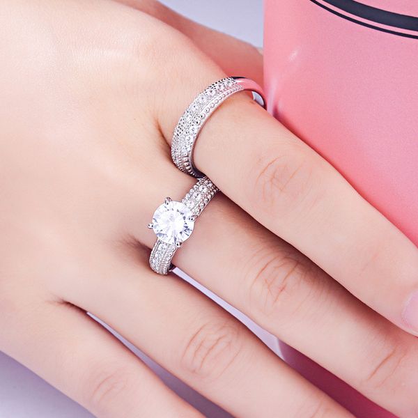 european and american fashion high-end tonglin cross-border fashion sterling silver ring european and american classic four-claw zircon coup
european and american fashion high-end tonglin cross-border fashion sterling silver ring european and american classic four-claw zircon coup