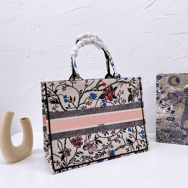 causal totes designer bag evening bags woman dinner ladies baga large size tote retro print embroidery craft hand wrap purse crossbody packe
causal totes designer bag evening bags woman dinner ladies baga large size tote retro print embroidery craft hand wrap purse crossbody packe