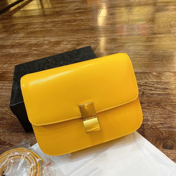 2021 fashionable and beautiful ladies famous shoulder bag leather chain messenger bag fashionable size:24*20*71, Black
2021 fashionable and beautiful ladies famous shoulder bag leather chain messenger bag fashionable size:24*20*71, Black
