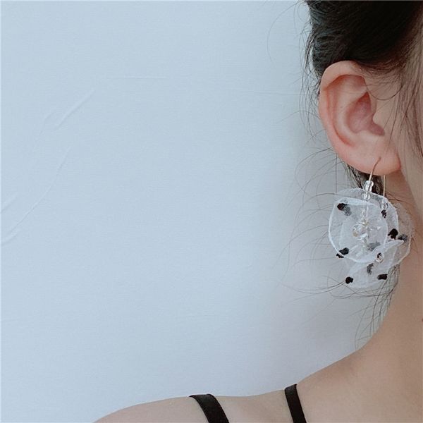 super fairy design crystal wave point petal soft fabric mesh personalized earrings, Black
super fairy design crystal wave point petal soft fabric mesh personalized earrings, Black