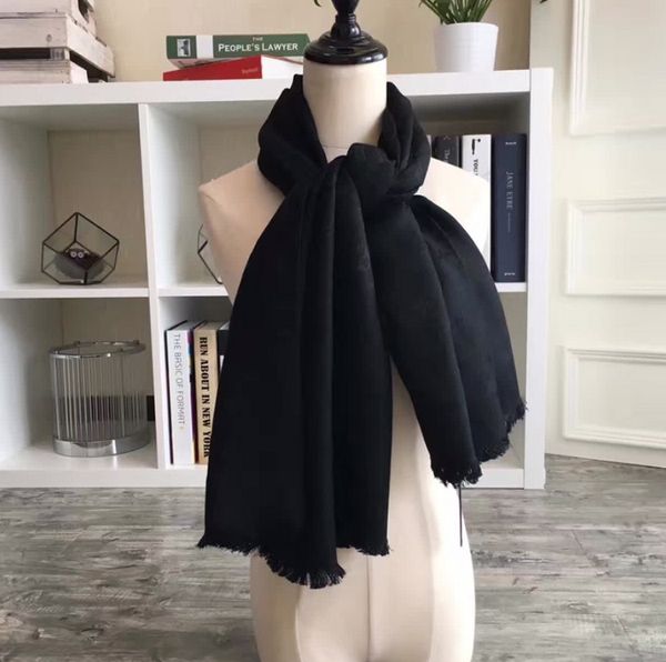 2021 new classic silver-embroidery position classic joker style large square stylish temperament joker women's scarf shawl size 140*140, Blue;gray
2021 new classic silver-embroidery position classic joker style large square stylish temperament joker women's scarf shawl size 140*140, Blue;gray