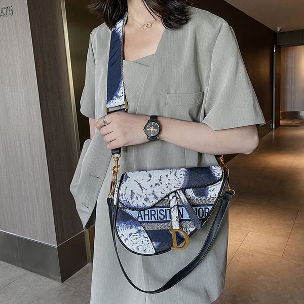 80% off outlet store spring and summer new saddle bag messenger hand bill of lading shoulder bag d- women's armpit factory online sale, Black;red
80% off outlet store spring and summer new saddle bag messenger hand bill of lading shoulder bag d- women's armpit factory online sale, Black;red