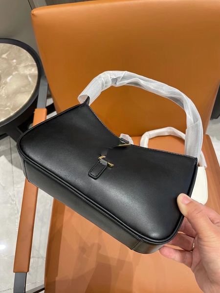 women one shoulder bags fashion handbags luxury designers leather design style with letters
women one shoulder bags fashion handbags luxury designers leather design style with letters