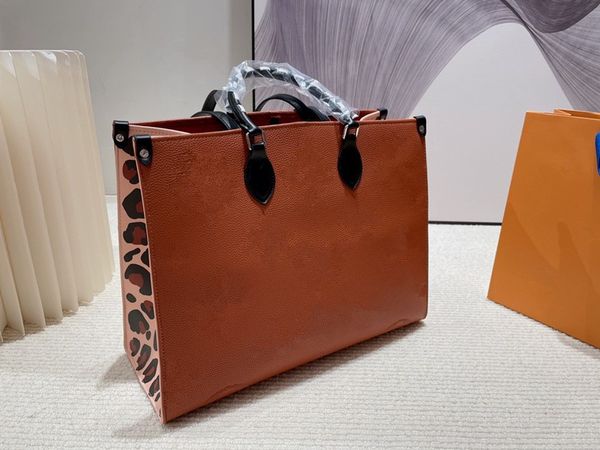 ladies designer shopping bag leather handbag purse classic old flower shoulder bag factory producti price discount fast shipping
ladies designer shopping bag leather handbag purse classic old flower shoulder bag factory producti price discount fast shipping