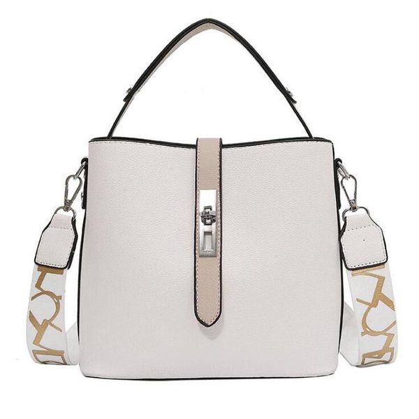 evening bags female solid color pu leather wide strap bucket shoulder bag elegant trendy handbags for women quality luxury messenger sac
evening bags female solid color pu leather wide strap bucket shoulder bag elegant trendy handbags for women quality luxury messenger sac