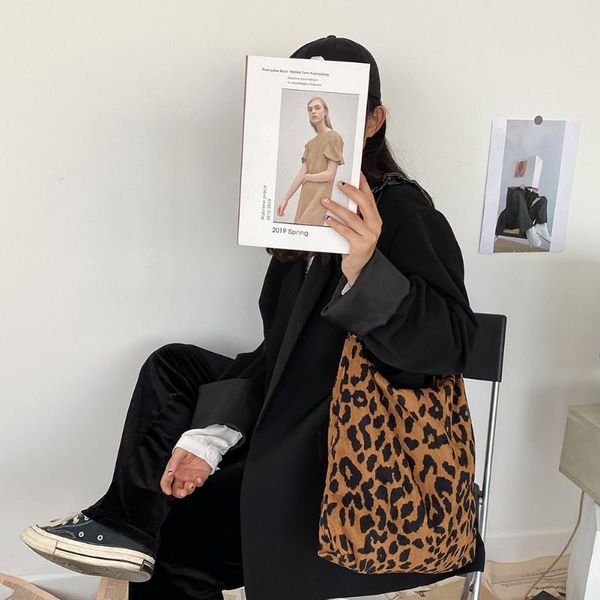 evening bags autumn winter corduroy shoulder retro leopard pattern handbag thick chain female daily warm soft crossbody
evening bags autumn winter corduroy shoulder retro leopard pattern handbag thick chain female daily warm soft crossbody