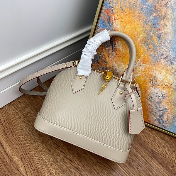 the latest fashion bag m40302 water ripple there is a detachable shoulder strap used for light cross slung genuine leather bags
the latest fashion bag m40302 water ripple there is a detachable shoulder strap used for light cross slung genuine leather bags