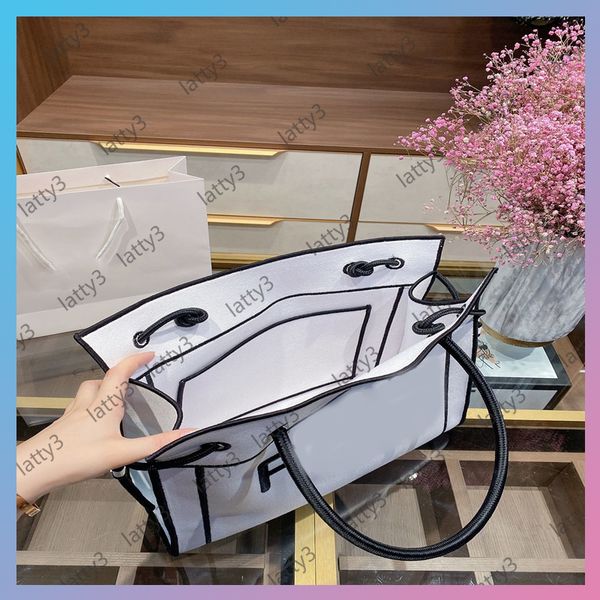 new men women luxurys designers bags 2021 hoboo designers womens handbags bags designer handbags brand bag letter printed tote shopping pack
new men women luxurys designers bags 2021 hoboo designers womens handbags bags designer handbags brand bag letter printed tote shopping pack