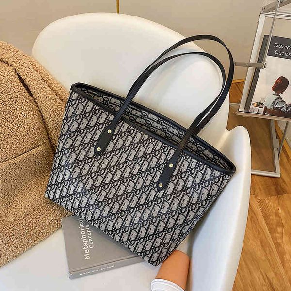 luxury handbags 2021 new women's portable armpit large capacity fashion shopping bag leisure and versatile
luxury handbags 2021 new women's portable armpit large capacity fashion shopping bag leisure and versatile
