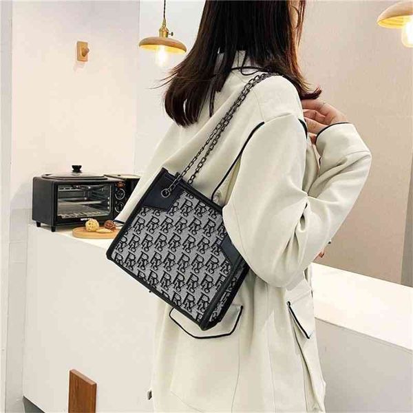 factory shop simple large capacity women's autumn winter fashion versatile one shoulder diagonal net red handbag
factory shop simple large capacity women's autumn winter fashion versatile one shoulder diagonal net red handbag