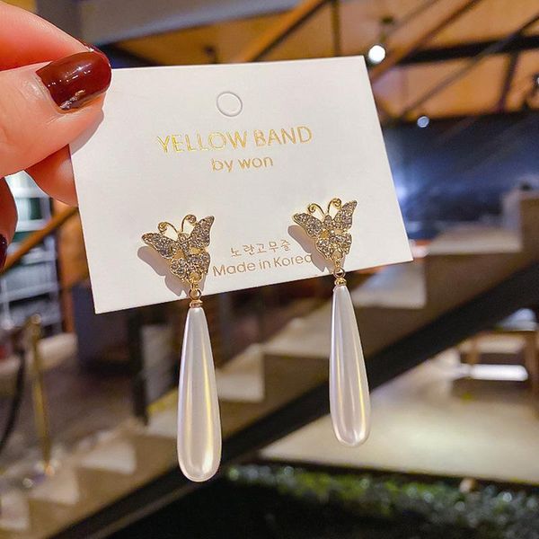 dangle & chandelier baroque water drop simulated pearl long earrings for women gold color alloy shiny rhinestone butterfly jewelry, Silver
dangle & chandelier baroque water drop simulated pearl long earrings for women gold color alloy shiny rhinestone butterfly jewelry, Silver