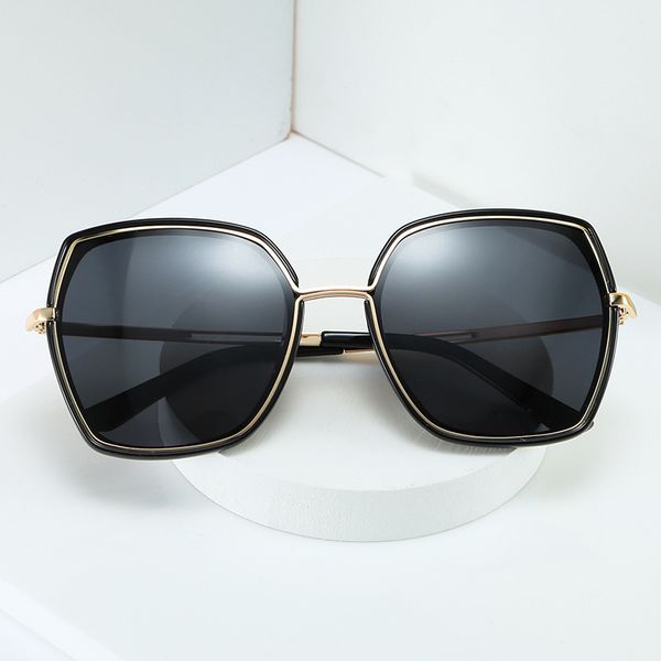 20218 new fashion polarizing sunglasses for women to wear tac1.1 lenses for driving, White;black
20218 new fashion polarizing sunglasses for women to wear tac1.1 lenses for driving, White;black