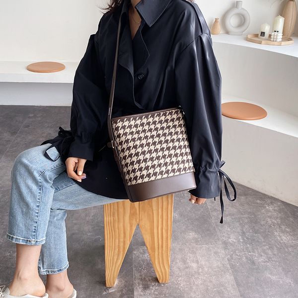 women houndstooth bucket handbag crossbody bag for female messenger bag lattice frabic hand bag tote fashion vintage plaid
women houndstooth bucket handbag crossbody bag for female messenger bag lattice frabic hand bag tote fashion vintage plaid